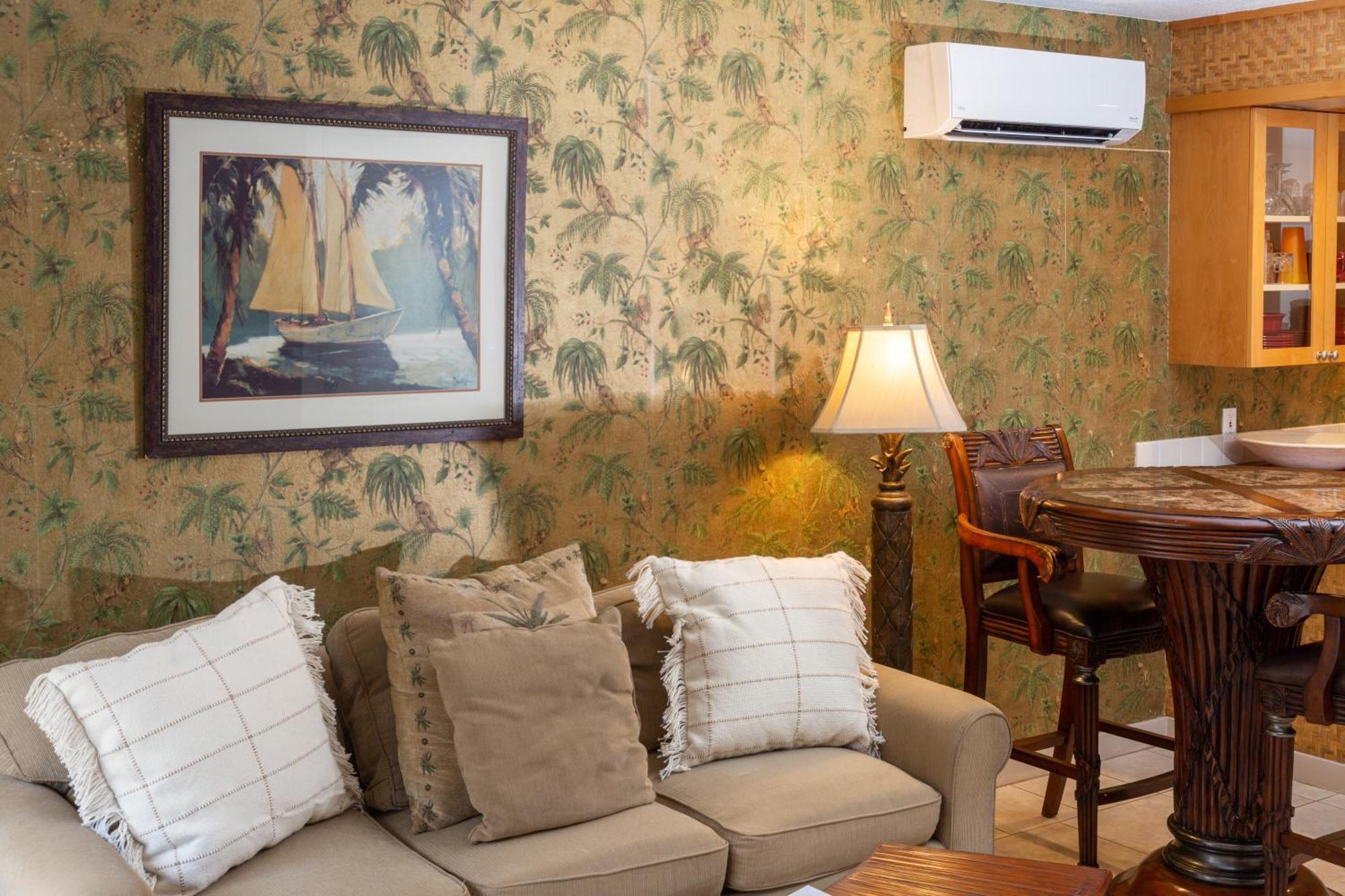 Lotus Suite, 1 Bedroom, Sleeps 4, Pool & Bbq, Pre-Renovation Summer Sale Kihei Luaran gambar