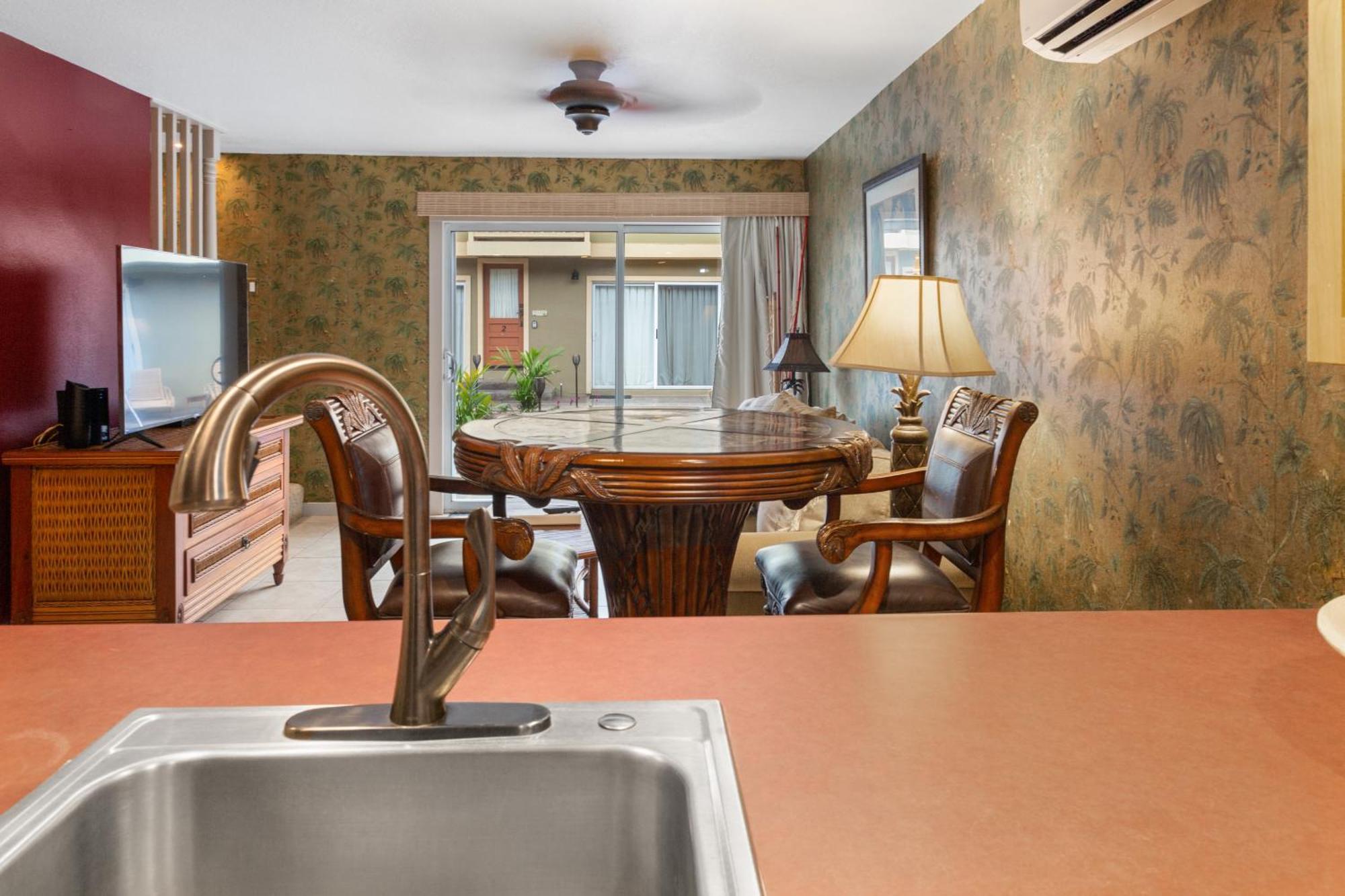 Lotus Suite, 1 Bedroom, Sleeps 4, Pool & Bbq, Pre-Renovation Summer Sale Kihei Luaran gambar