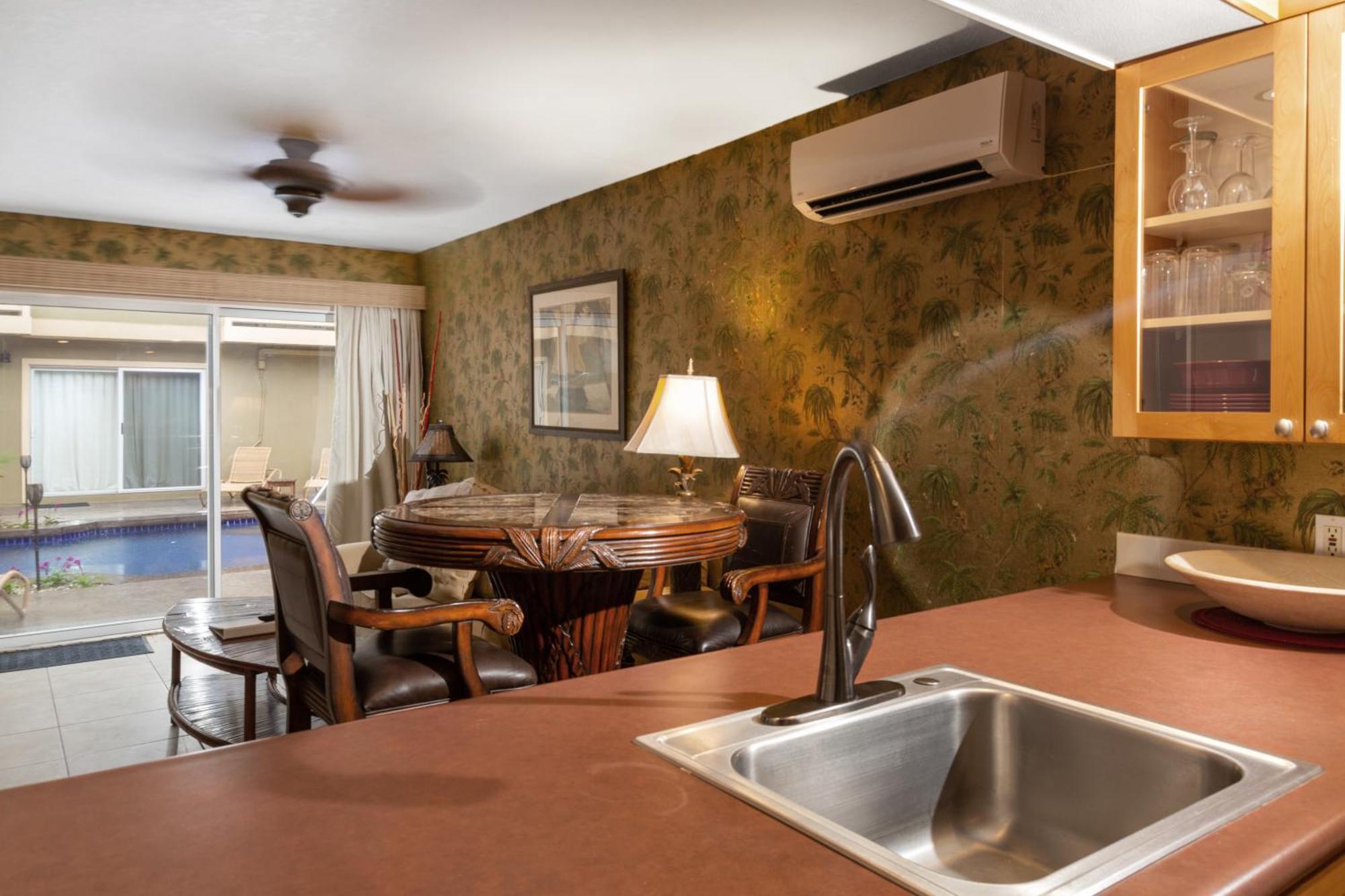 Lotus Suite, 1 Bedroom, Sleeps 4, Pool & Bbq, Pre-Renovation Summer Sale Kihei Luaran gambar